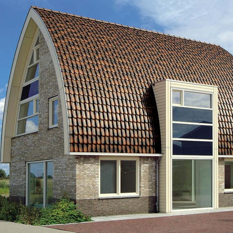 Частный дом с черепицей Flandern медно-коричневой с оттенком 