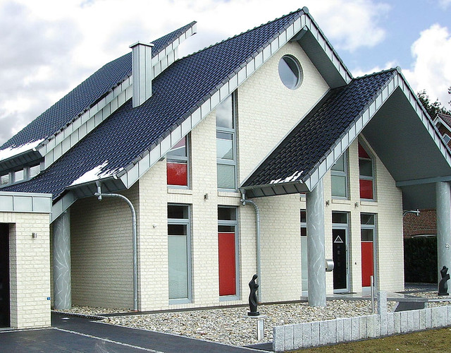 Частный дом из кирпича Esbjerg белого перламутрового с оттенком