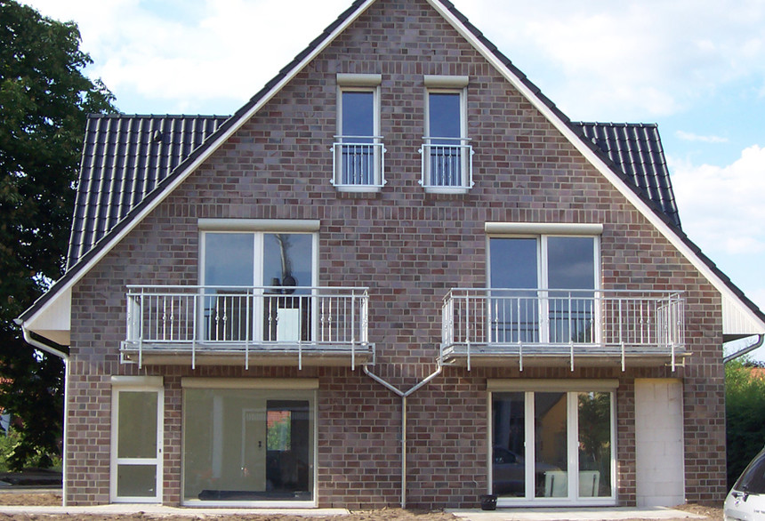 Частный дом из кирпича Accum сине-коричневого